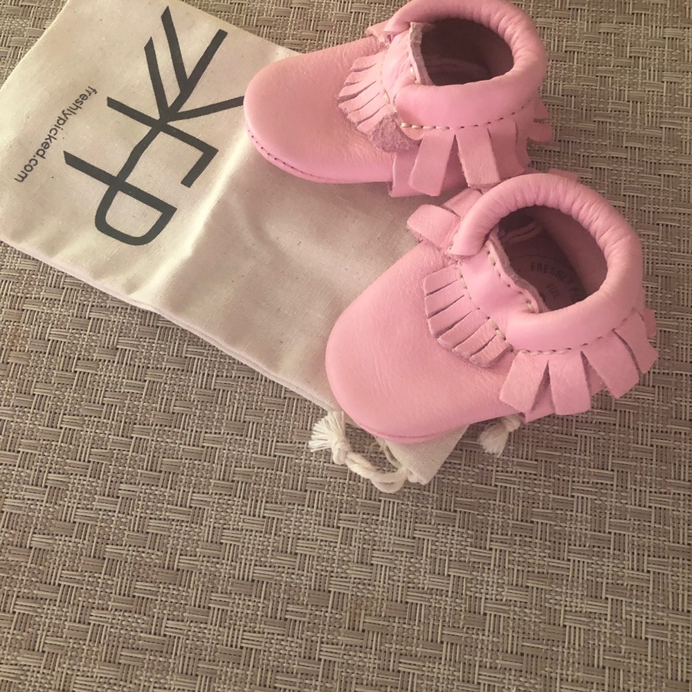 Freshly picked moccasins - Picture 3 of 3